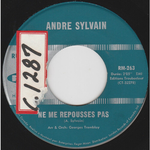 Ne Me Repousses Pas b/w Montagnes Bleues